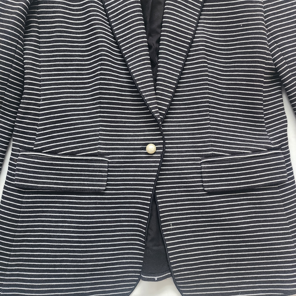 NWOT Ann Taylor Size 2 Black White Striped Blazer with Pearl Buttons - Picture 2 of 9